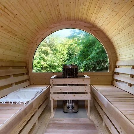 Casa vacanze Lovely In With Sauna *